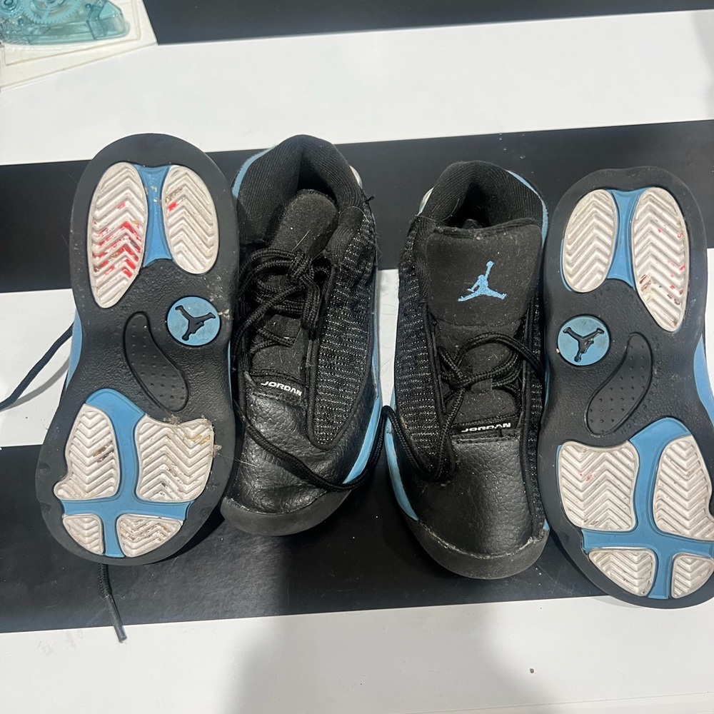 Jordan 13 black and blue two pairs same size